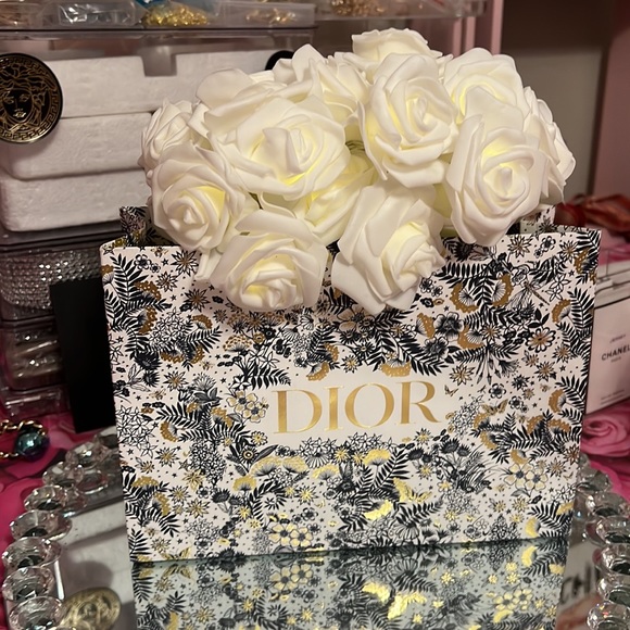GlammitCreations Arrangement with Real Dior Bag - Remote - Picture 3 of 12